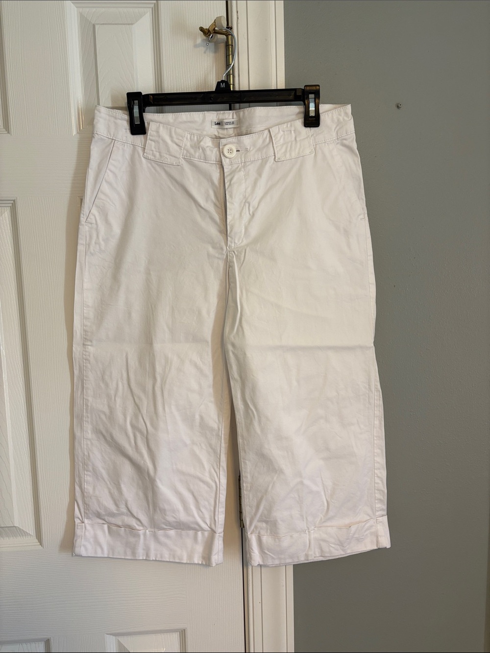 Lee Women's White Cropped Capris